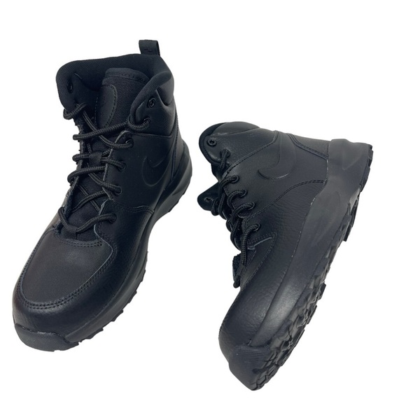 Nike boys Size 3 Manoa Leather Boots Triple Black Style BQ5373-001 NWT
